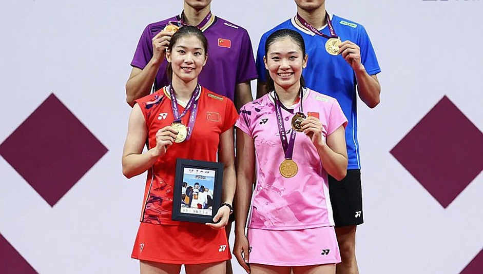 Kiến trúc thưởng hai tầng sau tấm huy chương vàng cầu mây ASIAD