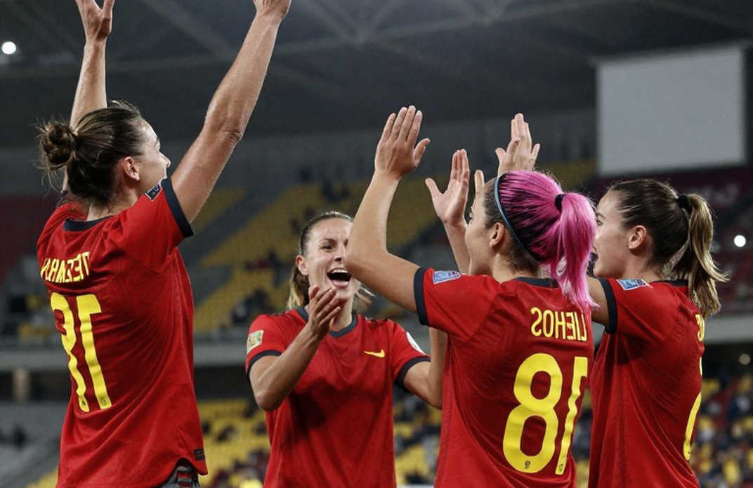 Cú đấm không thẻ của Văn Tùng và phút 45+2 định giá lại VAR V.League