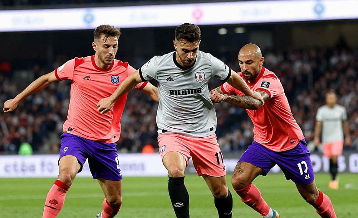 110 năm của América: bàn ra mắt của Santiago Bueno, cơn giận của Brian Rodríguez và khoảng trống trong biên bản trọng tài