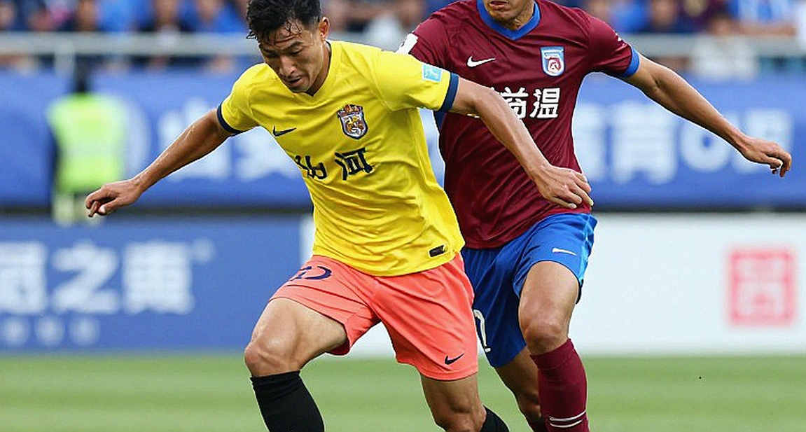 Trang dữ liệu trống và cú vô-lê phút 90+2