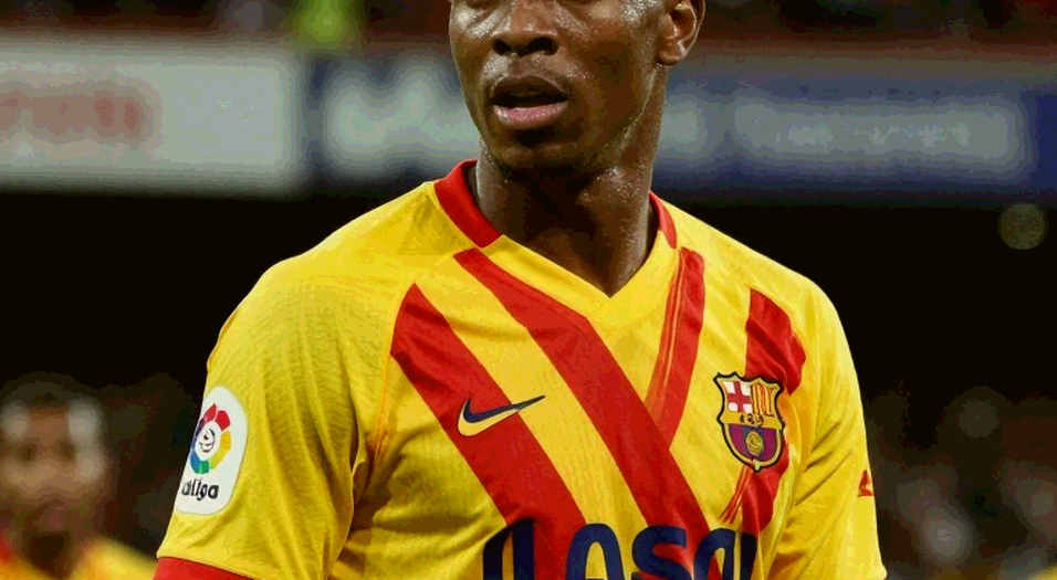 Segundo Castillo: cơn mưa salsa, bộ vest bị phạt và bài học quảng cáo ẩn của CONMEBOL